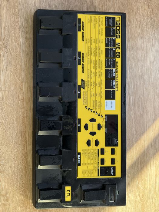 Pedaleira Boss ME-8B