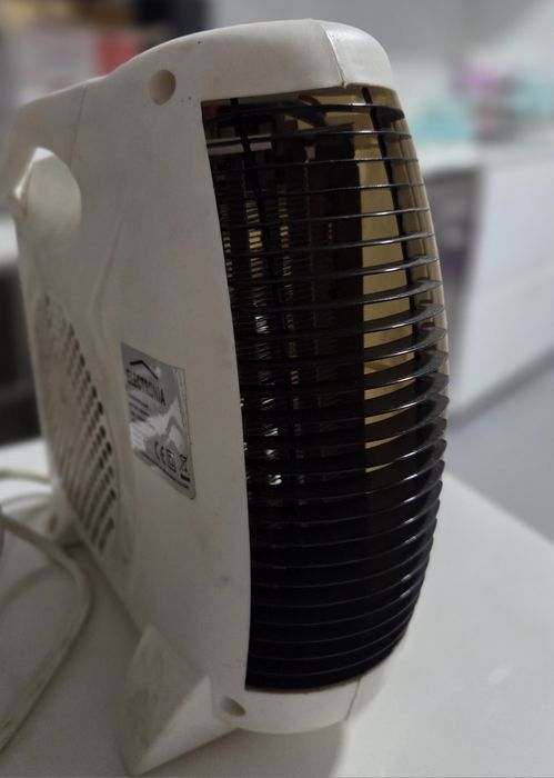 Aquecedor Elétrico Portátil ELECTRONIA – Calor Instantâneo!