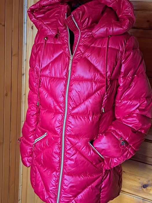 Śliczna czerwona kurtka