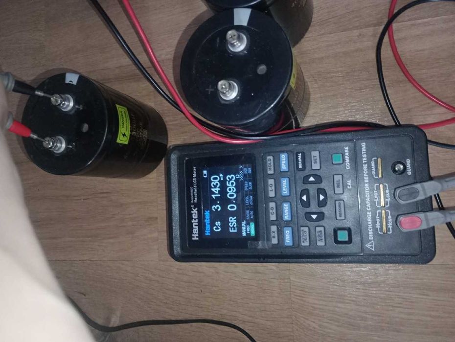 Kondensatory 3300uF 400V