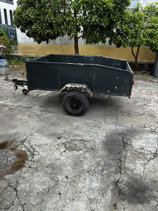 Vendo atrelado usado