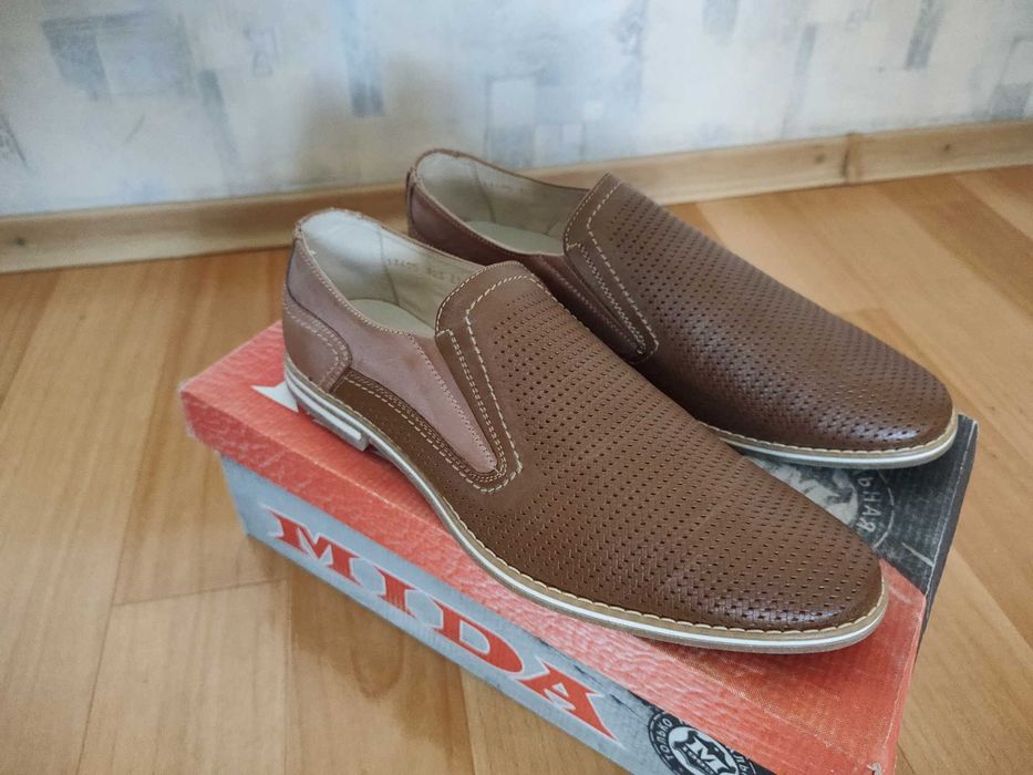 Продам туфлі Mida