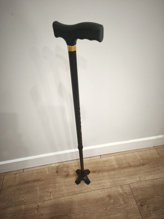 Bengala com tripé ajustável