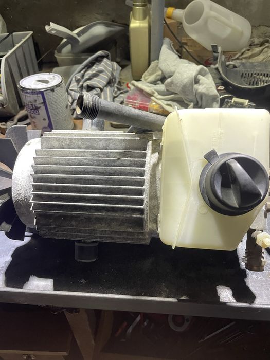 Vendo motor com bomba