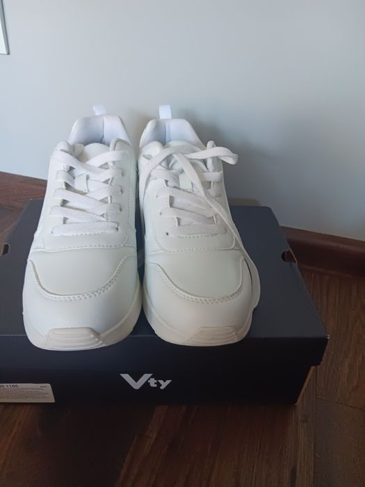 Nowe sneakersy rozmiar 39