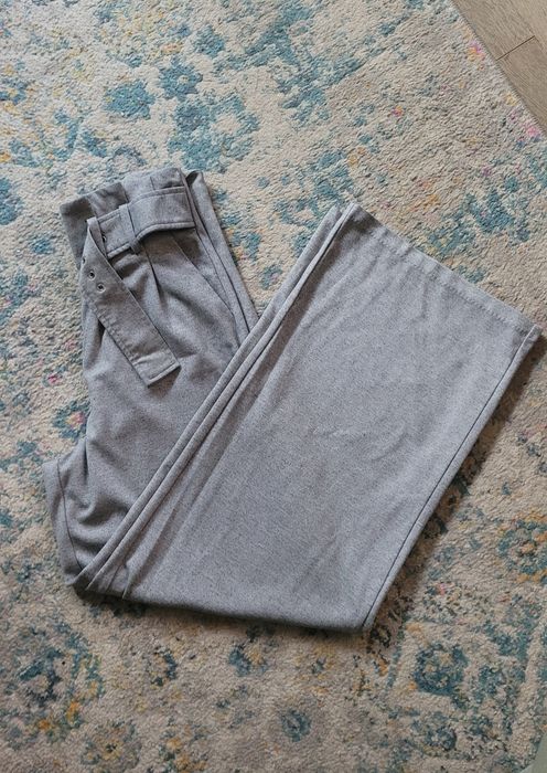 Szare spodnie z szerokimi nogawkami wide leg