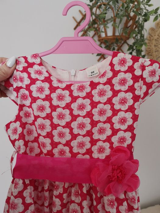 Różowa elegancka sukienka w kwiaty, bez rękawów, wesele, 98