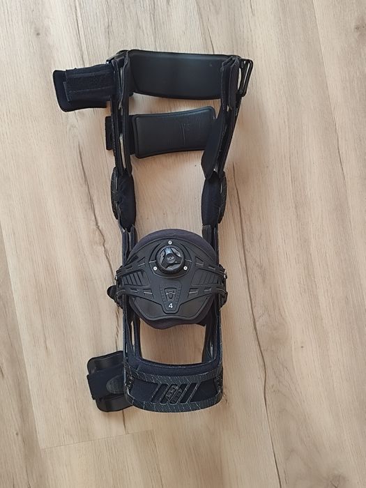 Joelheira m.4s plc dynamic perna direita tamanho L