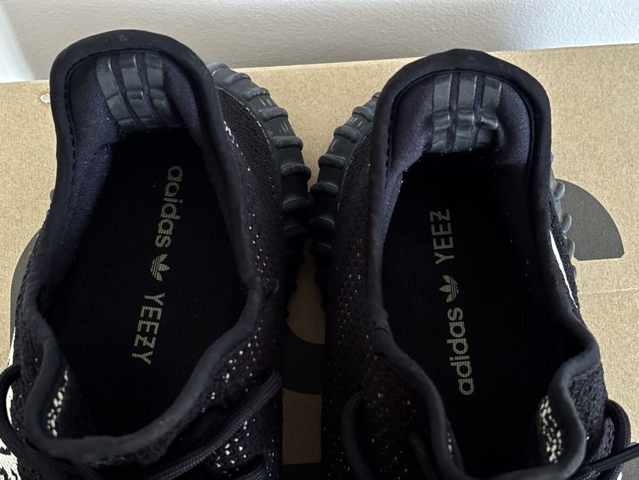 Yeezy 350 V2 w wersji Oreo, rozmiar 46
