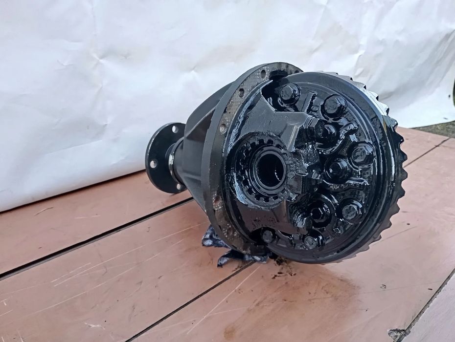 Diferencial trás NISSAN NT400 Cabstar Chassis (F24F)