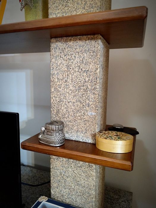 Móvel da sala madeira e granito