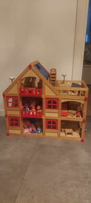 Domek drewniany dla lalek