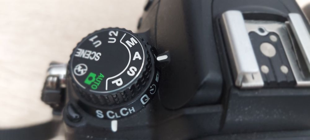 Nikon D7000 + obiektywy i lampa