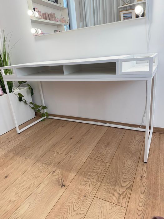 Duża toaletka z lustrem jak nowa