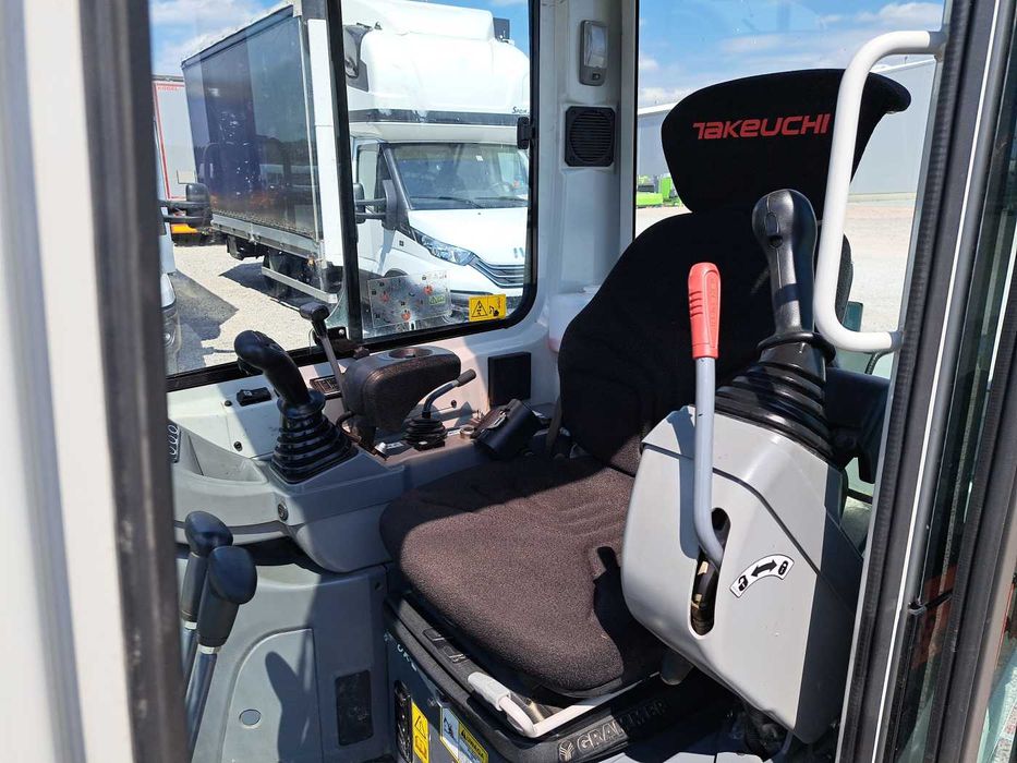 Koparka Takeuchi TB225