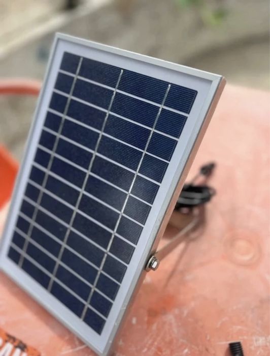 Projetor LED Solar com Painel Solar