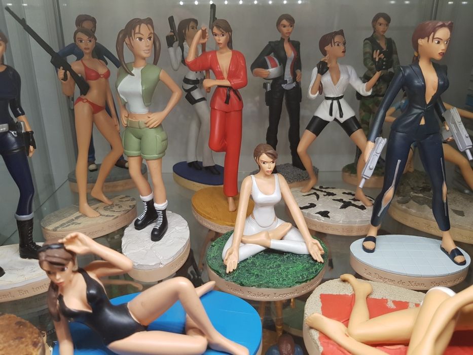 FIGURKA lara croft