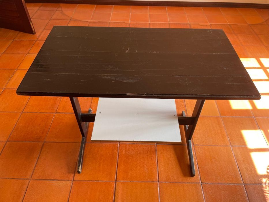 Mesa de apoio preta