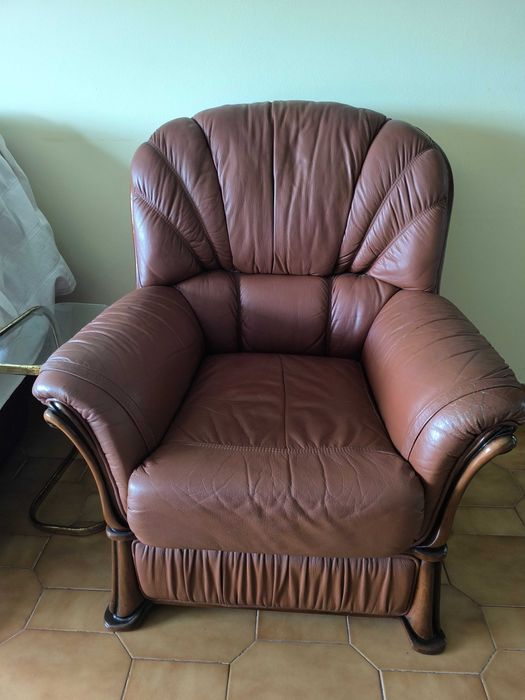 Conjunto de sofá e poltronas