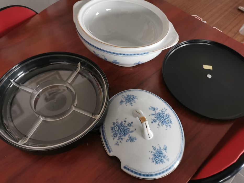 Terrina em louça e prato para aperitivos