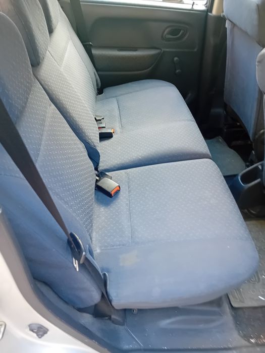 Vendo  carro Suzuki wangonk. Carro anda todos os dias  tem expçao  Seguro 5 passageiros  5 portas  gasolina super econômico