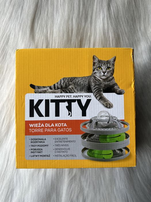 Nowa zabawka wieża dla kota Kitty