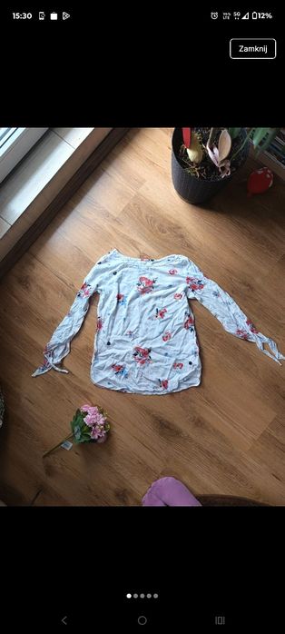 Biała elegancka bluzka w kwiaty