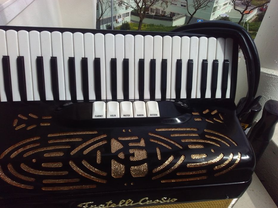 Acordeão Fratelli Crosio Italiano 3a voz -  Teclado Piano