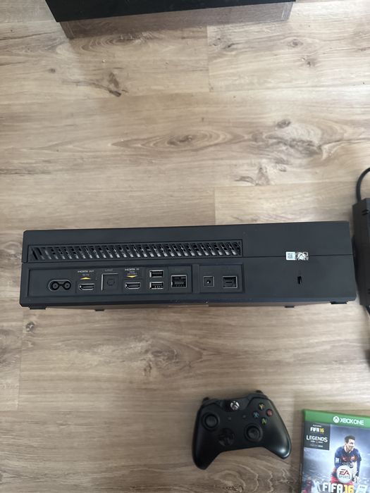 Microsoft Xbox One 500 GB + zasilacz + pad + gra w bdb stanie
