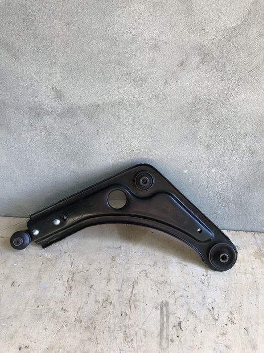 Важелі підвіски Mercedes Vito W638 / Peugeot 206 / Ford Escort / Audi 80 B3 ,В4.