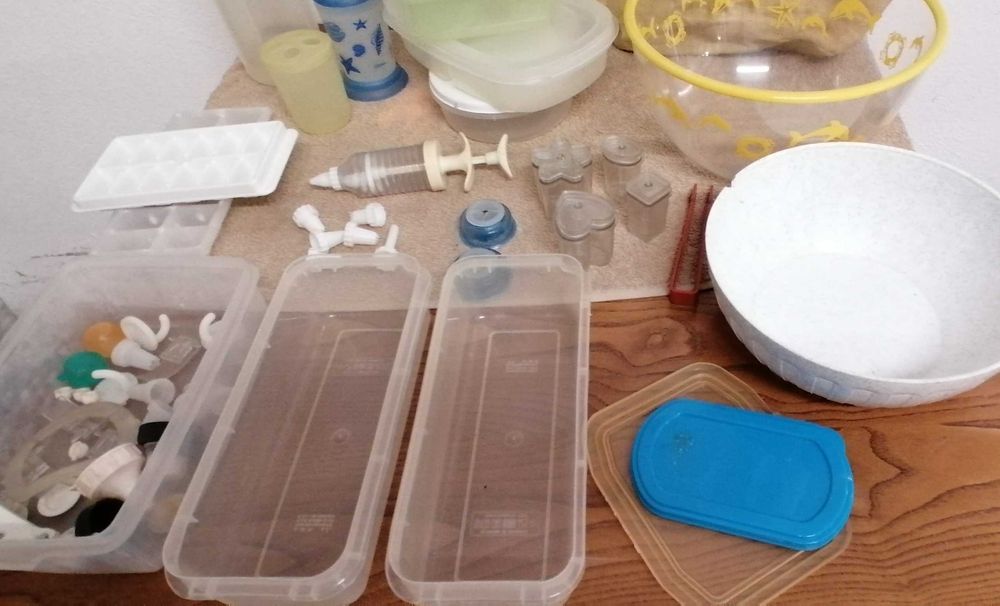 Caixas e peças plástico, saco, diversos, tudo por 5€