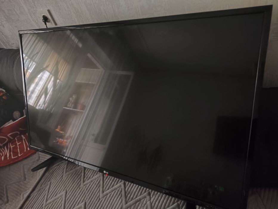 Смарт 4к телевізор LG 43 .