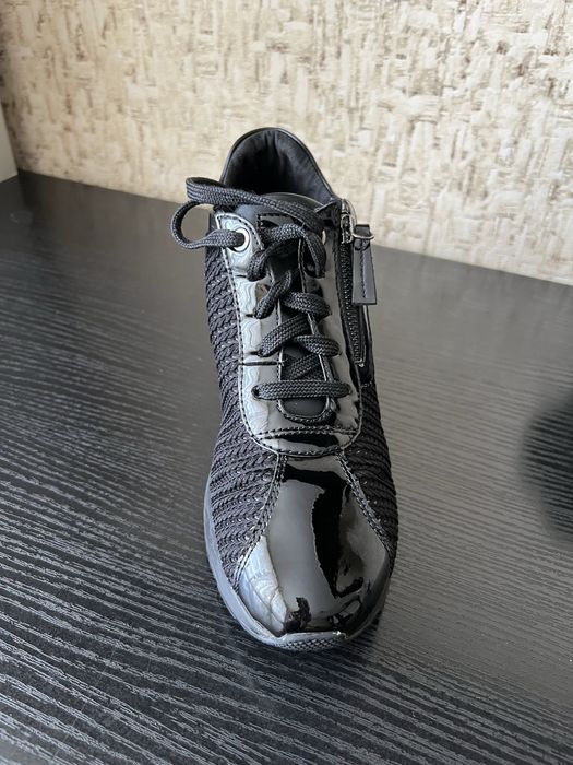 Кросівки чорні GEOX