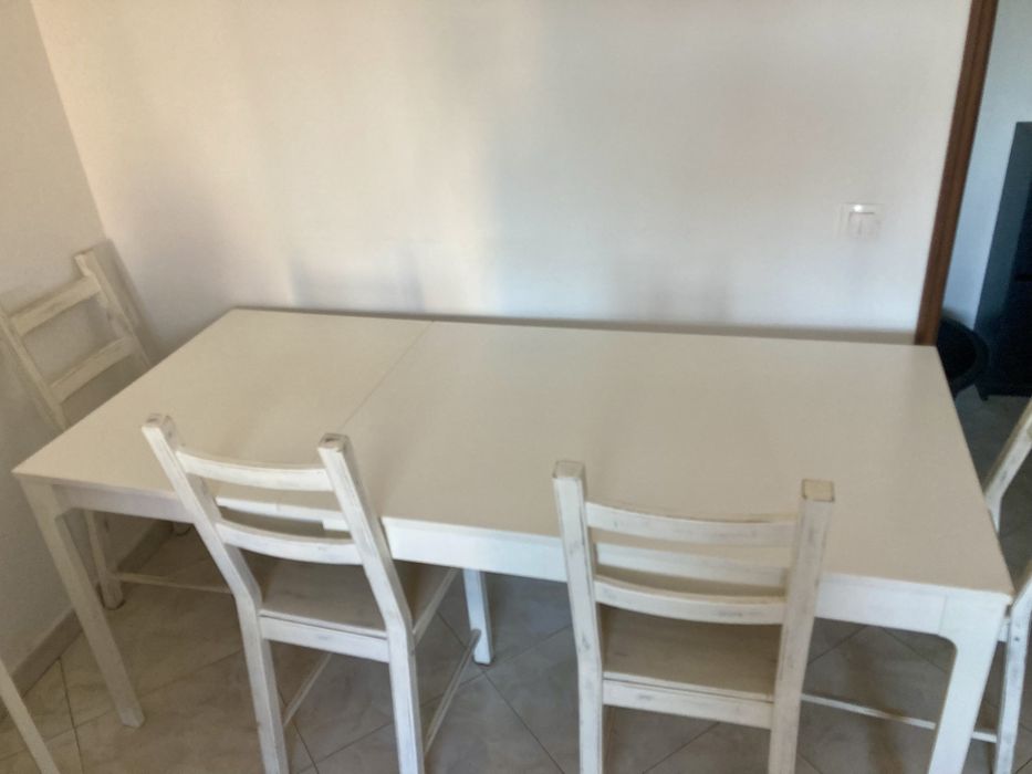 Mesa de Madeira expandivel + 4 cadeiras