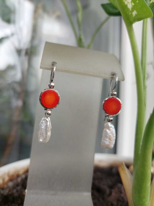 серебряные серьги с кораллами и жемчугом