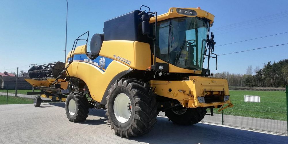New Holland CX5080  z hederem Vario z tylnym napędem w bardzo dobrym stanie