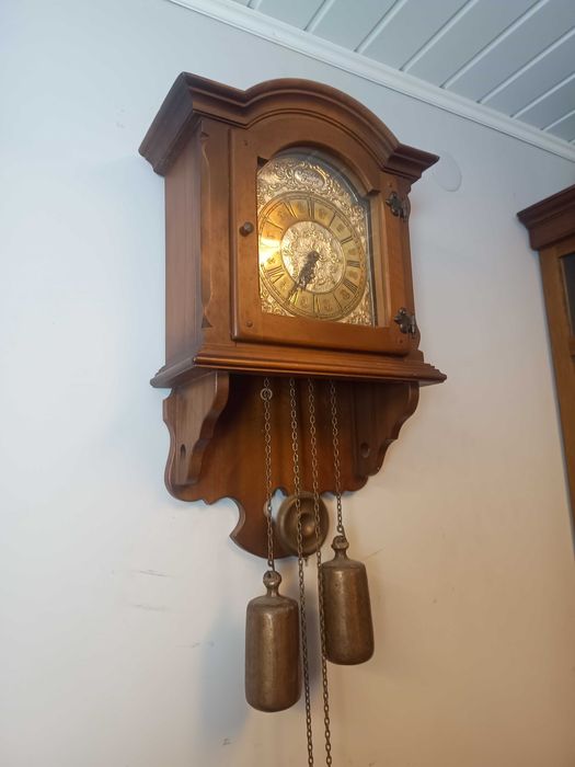 Wiszący zegar ścienny wagowy