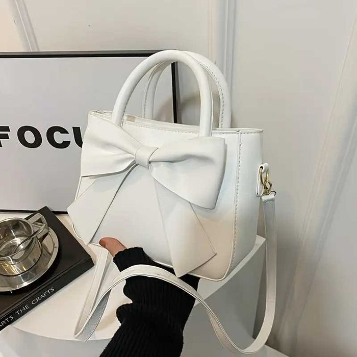 Элегантная женская сумка через плечо с бантом