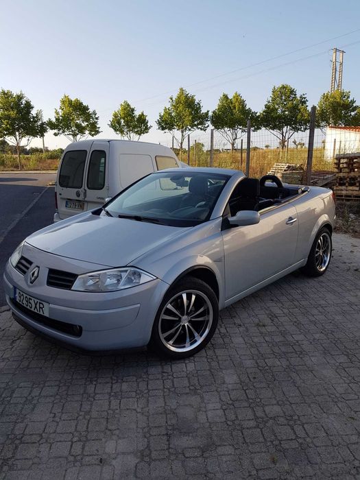Renault megane 2004, com131.000kms,sensores des estacionamento na traseira, ecran tactil, inspecao feita.