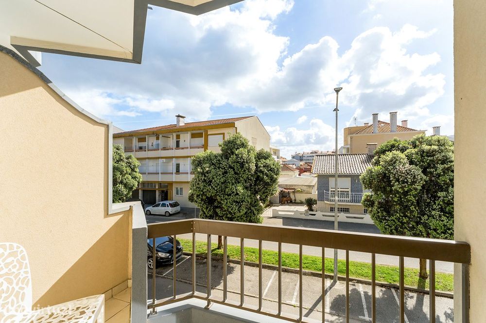 Apartamento T3 a 2 Minutos da Praia com Box Fechada e Churrasqueira em