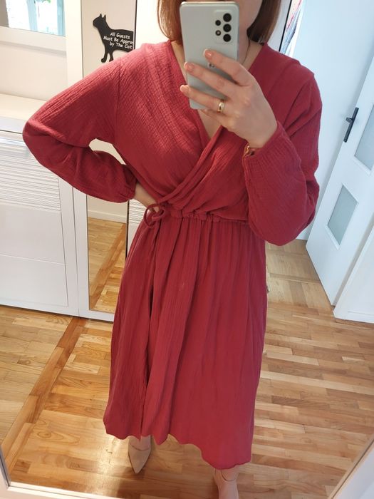 Bawełniana muślinowa sukienka malinowa midi