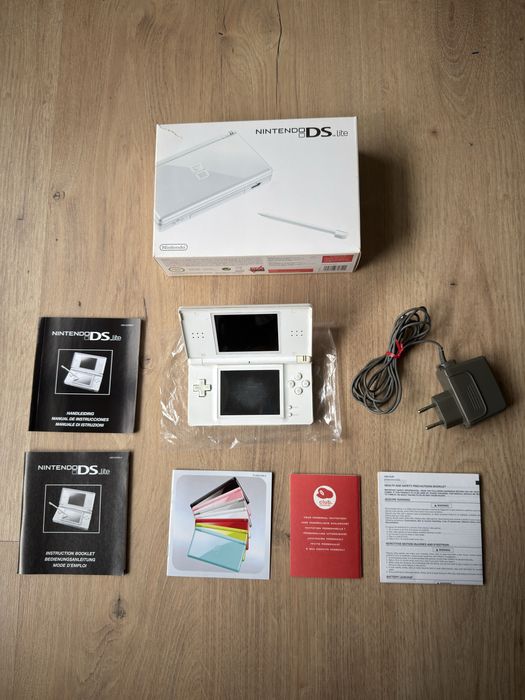 Nintendo DS Lite branca em caixa c/ carregador