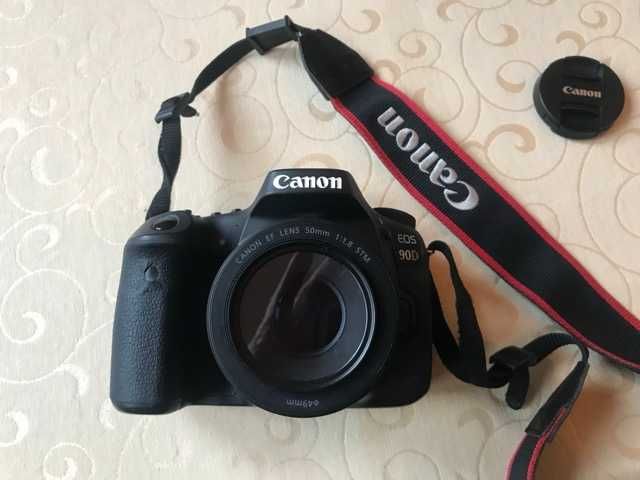 Câmara CANON EOS 90D com lentes e equipamento