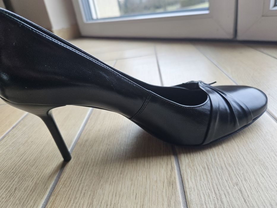 Czarne szpilki rozm 40