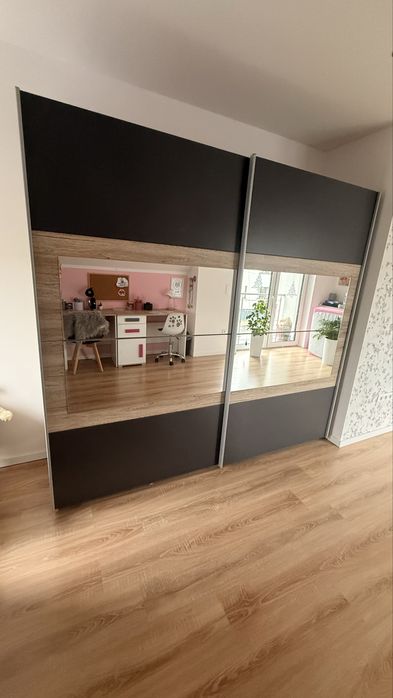 Sprzedam pojemna szafe