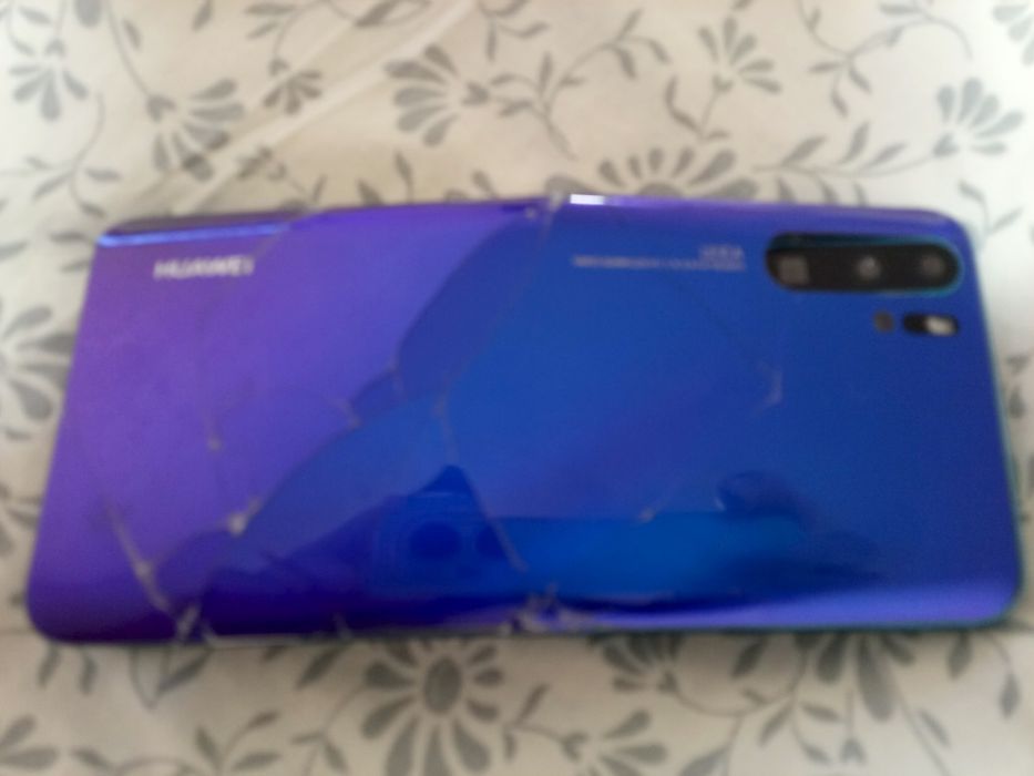 Телефон Хуавей под ремонт на разборку