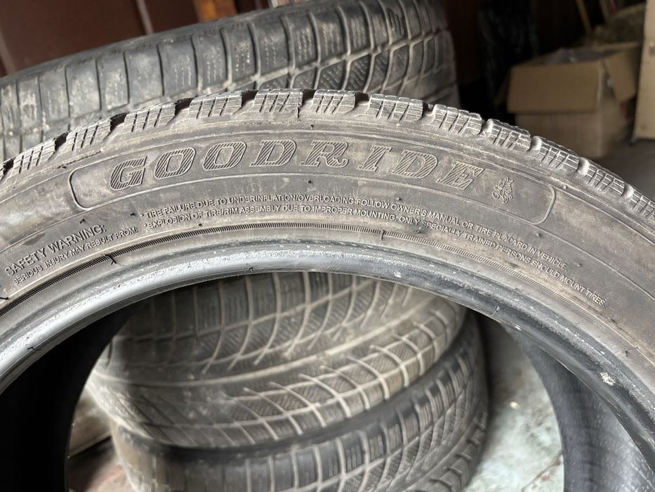 Резина 236/45/18 goodride зимова