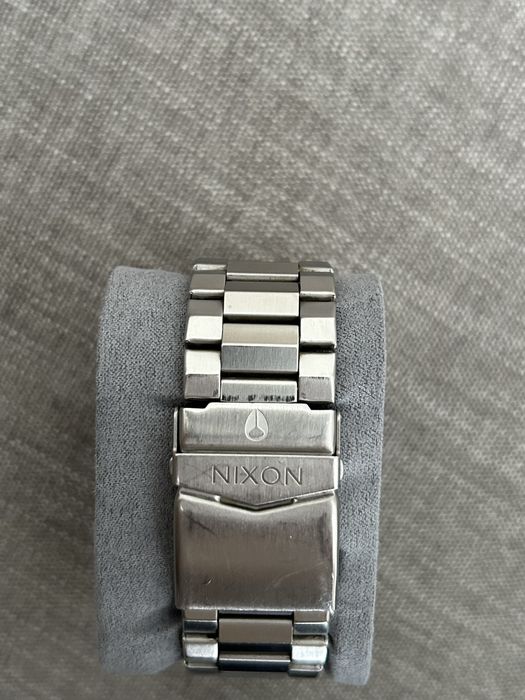 Relógio prateado Nixon