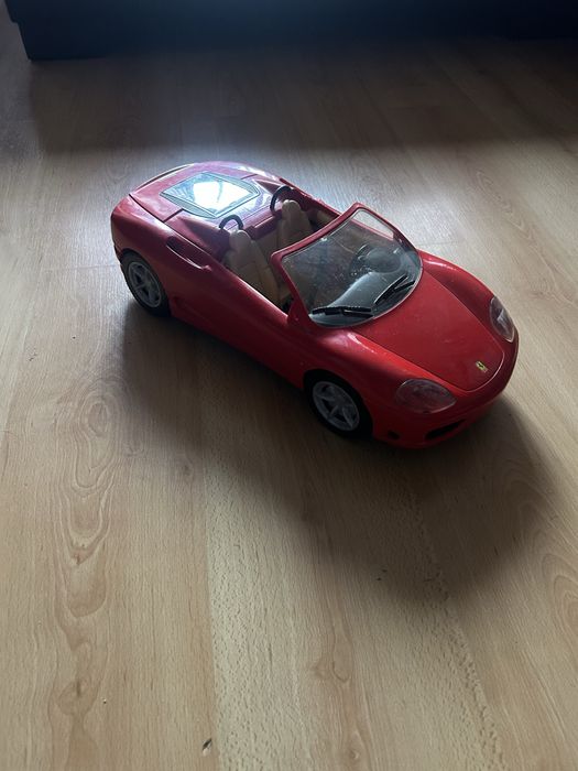 Carro Ferrari grande