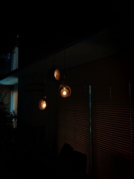 Lampa loftowa z żarówkami